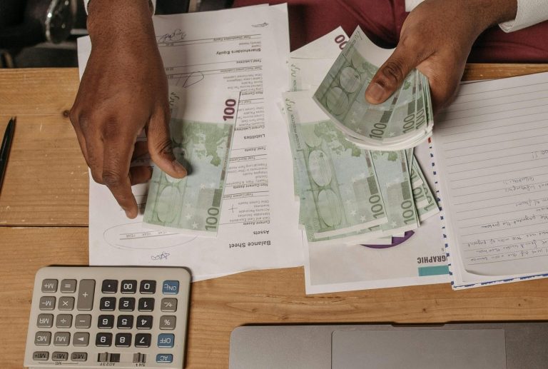 Faktoring dla firm jako sposób na szybkie uwolnienie środków z faktur w Grupie Finansowej