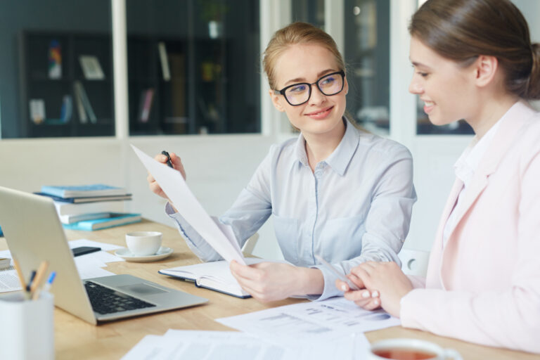 Wskazywanie na kluczowy punkt w umowie o faktoring dla firm w Katowicach